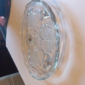 VINTAGE GLASS CAKE OR SERVING PLATE 1960S, 19 INCHES ACROSS